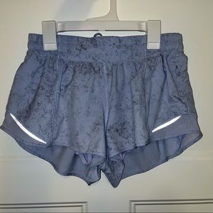 Lululemon hotty hots size 8, 2.5 inseam